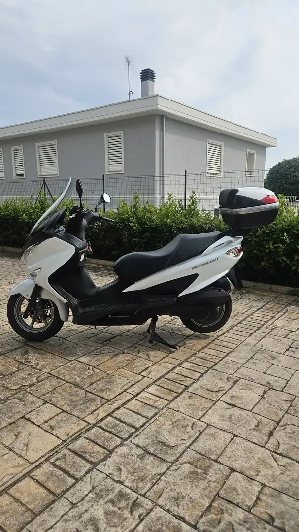 Suzuki Burgman 125 Bianco - 1