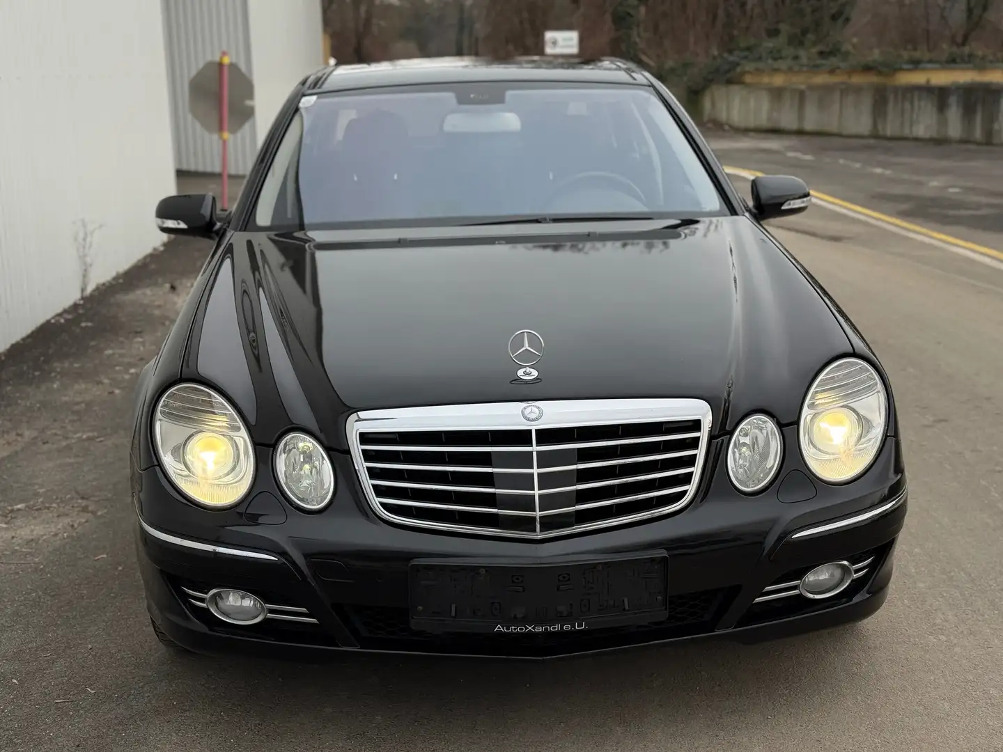 Mercedes-Benz E 500 E 500 4Matic *Schiebedach*Keyless*Sitzlüftung* Schwarz - 2