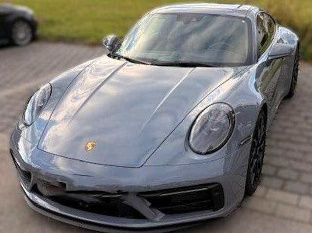 Imagine Porsche 992 911 Carrera 4 GTS PDK