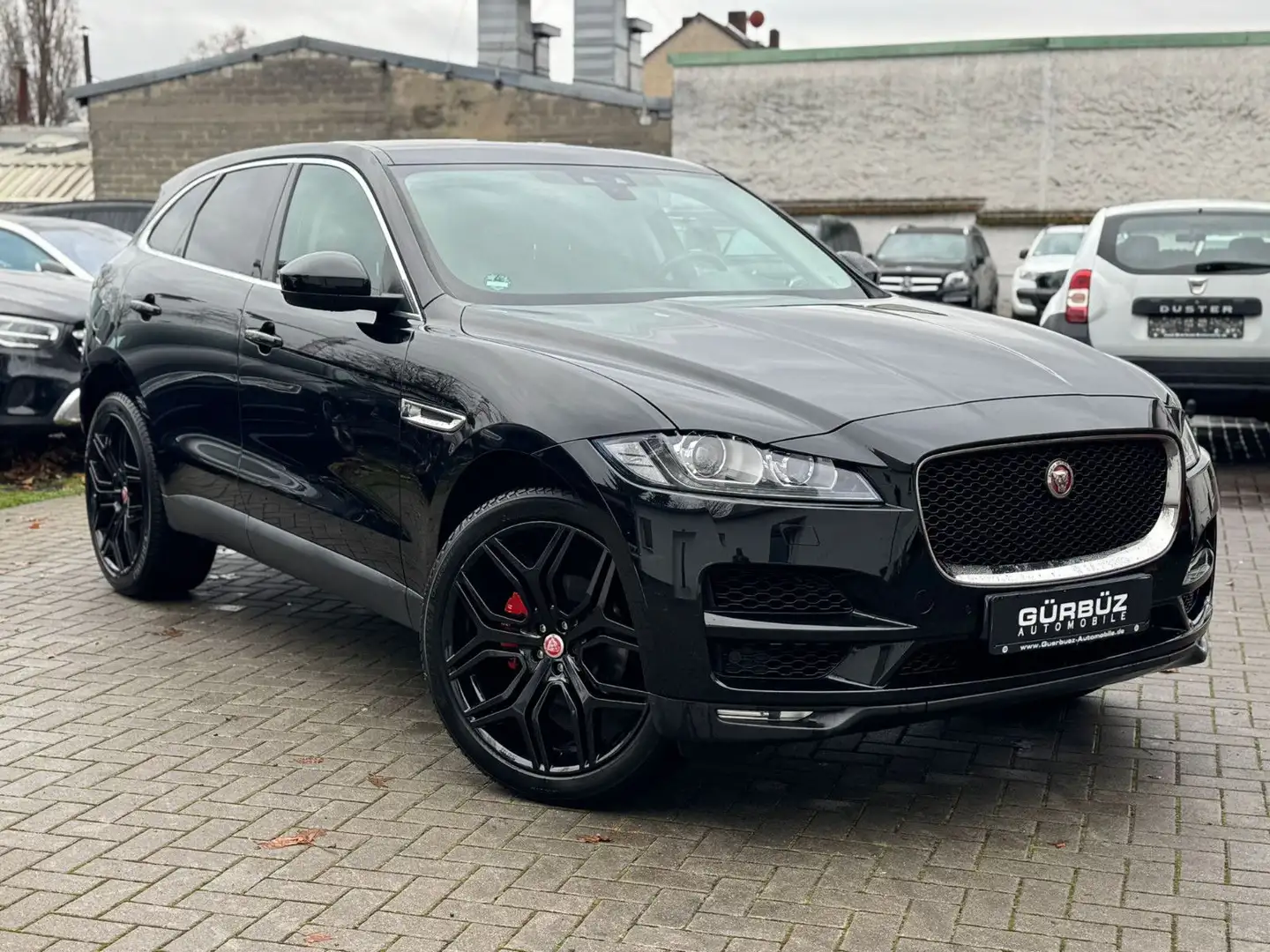 Jaguar F-Pace F-PACE Schwarz - 1