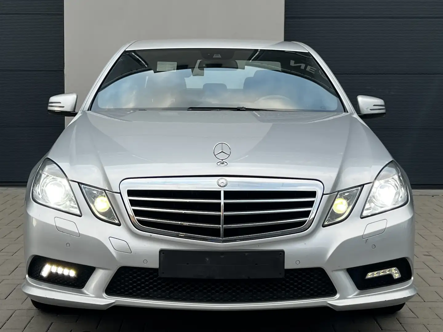 Mercedes-Benz E 200 CDI DPF BlueEFFICIENCY Avantgarde//AMG PAKKET Zilver - 1