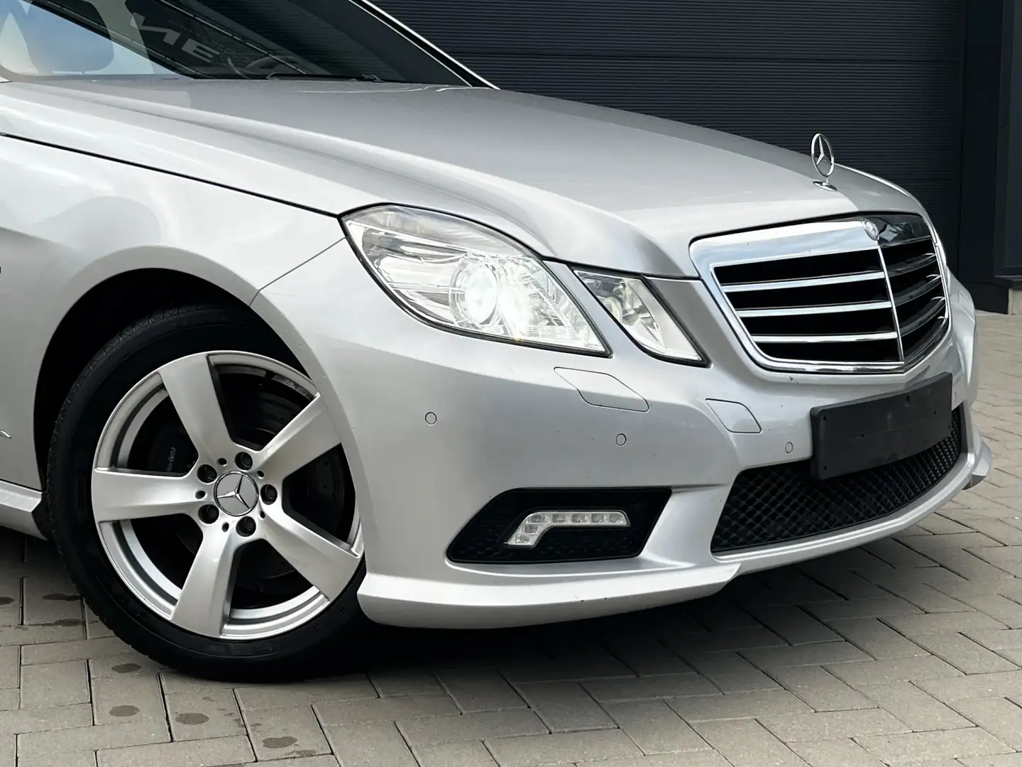 Mercedes-Benz E 200 CDI DPF BlueEFFICIENCY Avantgarde//AMG PAKKET Zilver - 2