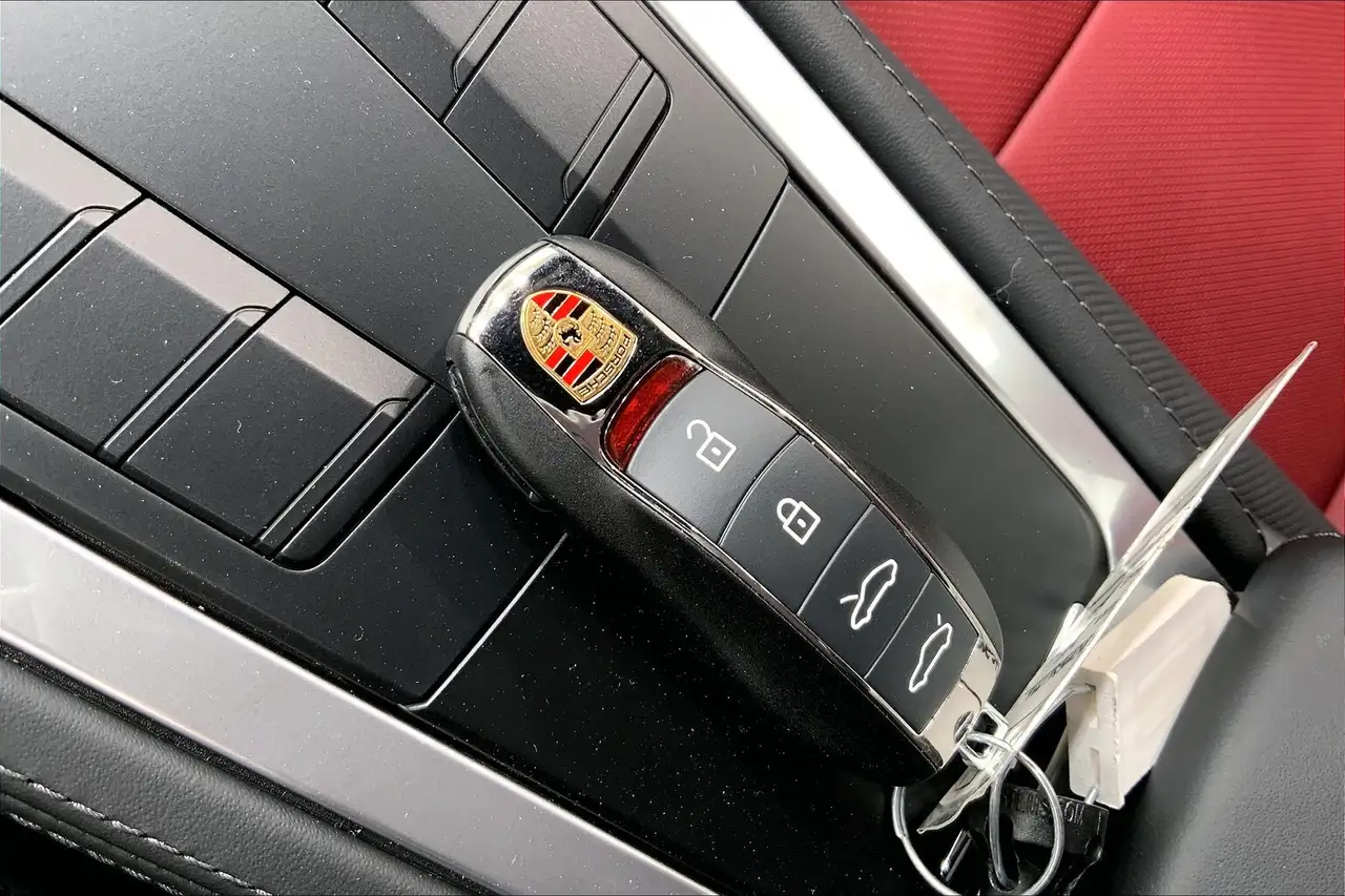 Porsche 718 Cayman снимка Porsche 718 Cayman