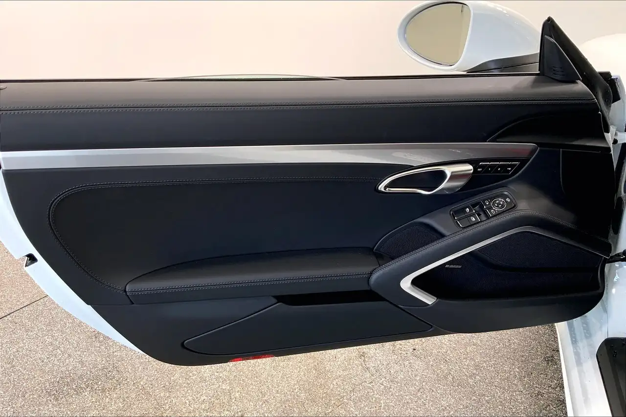 Porsche 718 Cayman снимка Porsche 718 Cayman