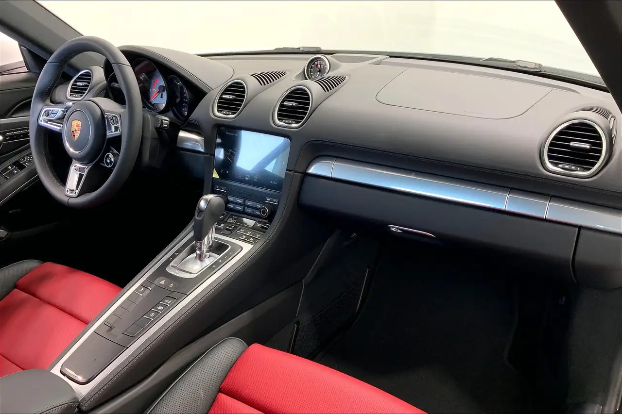 Porsche 718 Cayman снимка Porsche 718 Cayman