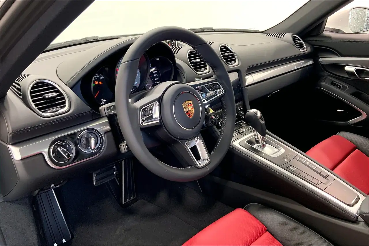 Porsche 718 Cayman снимка Porsche 718 Cayman