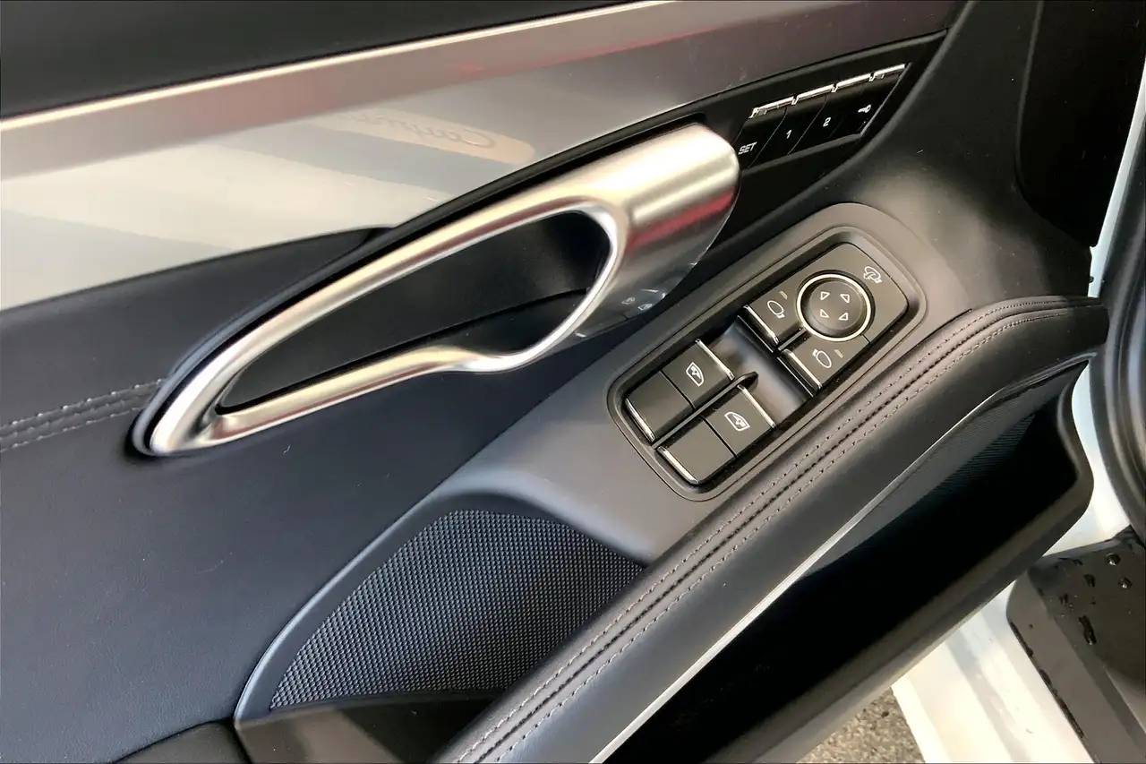 Porsche 718 Cayman снимка Porsche 718 Cayman