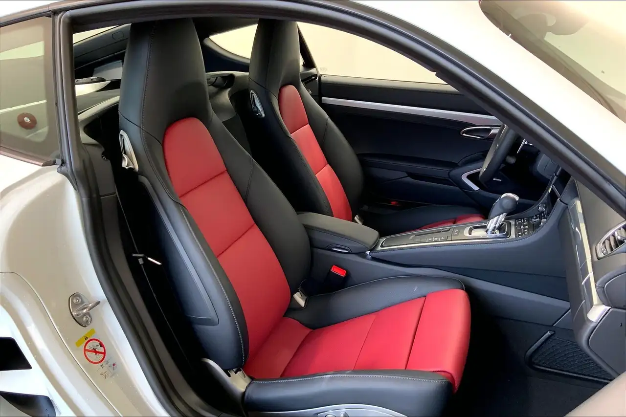 Porsche 718 Cayman снимка Porsche 718 Cayman