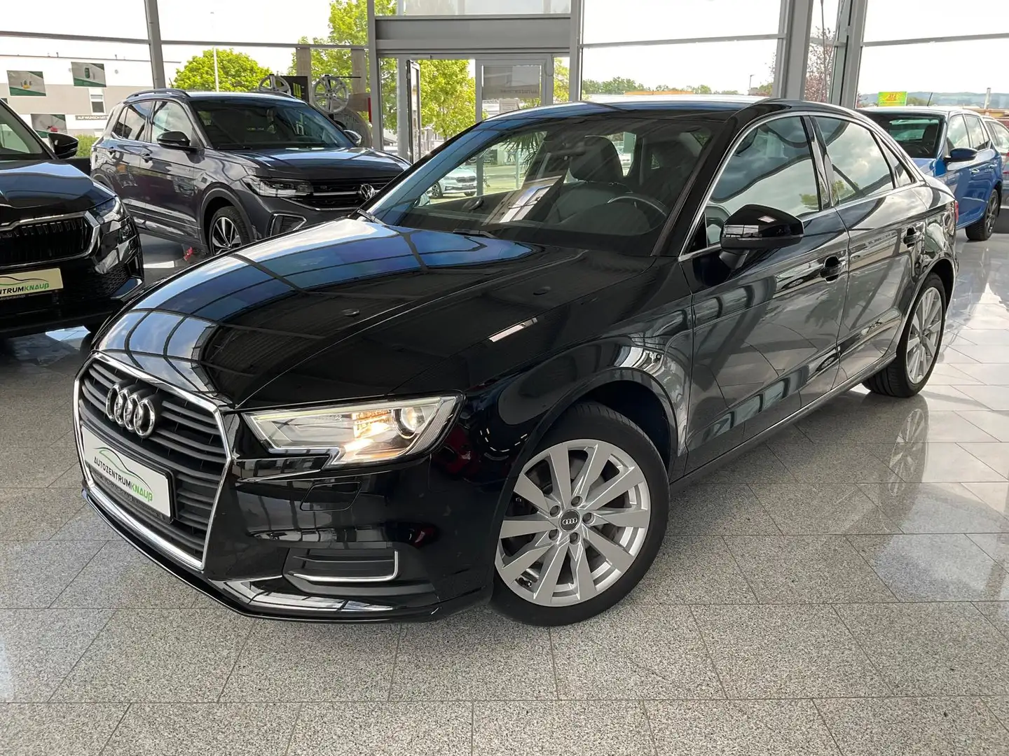 Audi A3 2.0TDI 35TDI design Limousine Navi Climaautomatik Noir - 1