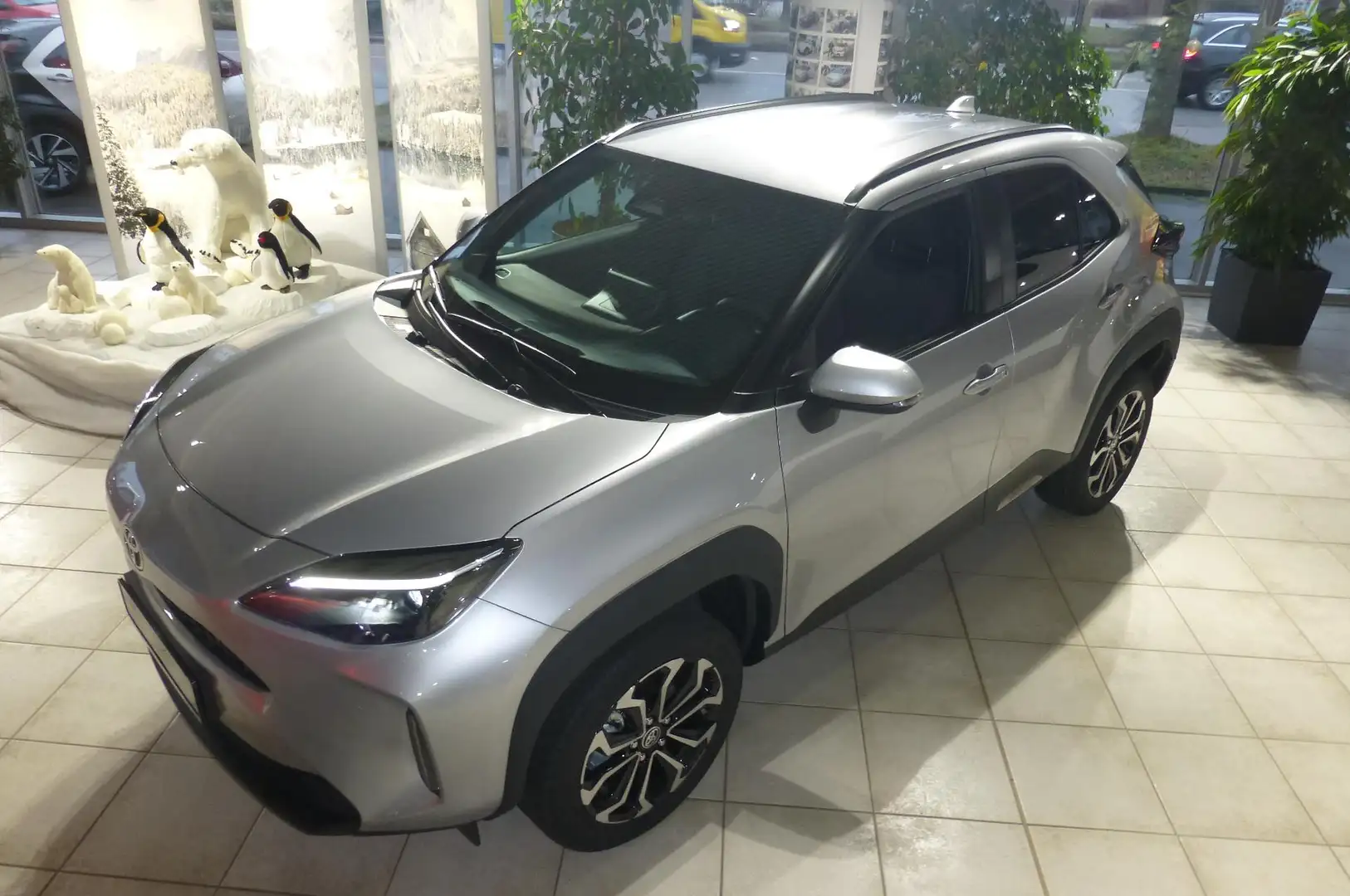 Toyota Yaris Cross Hybrid FWD Team Deutschland mit Paketen 68 kW (... Silber - 1