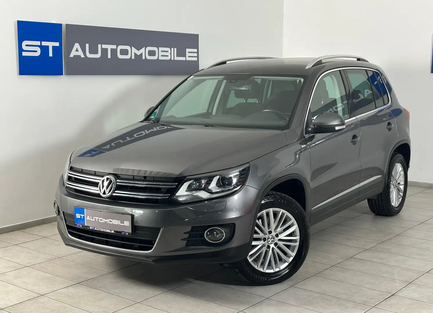 Volkswagen Tiguan 2.0 TDI Cup Sport & Style 4Motion Aut. // AHK // Grau - 1