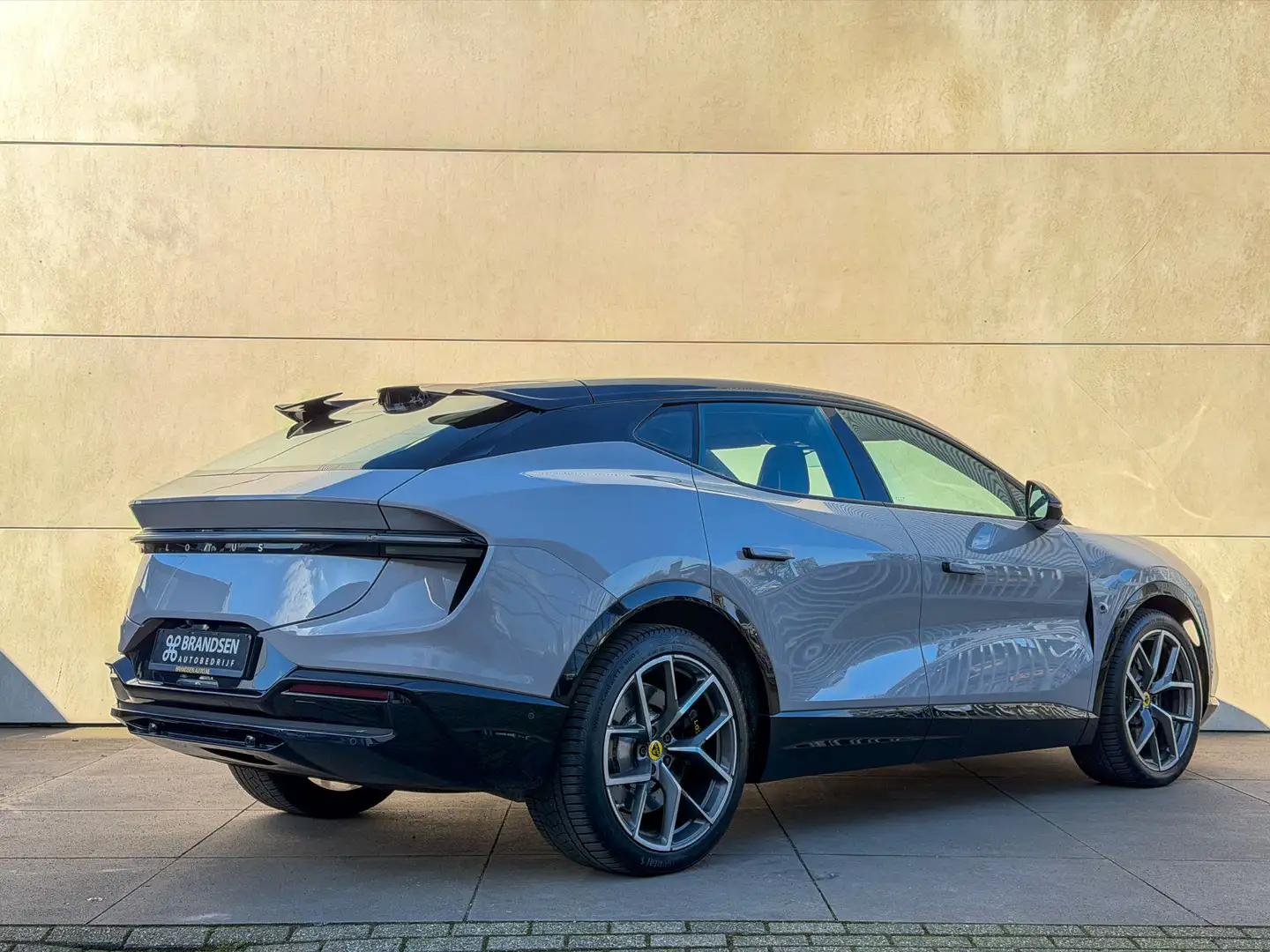 Lotus Eletre EDS 450 4WD 112 kWh Carbon-Glazen dak-22"-Trekhaak Gris - 2