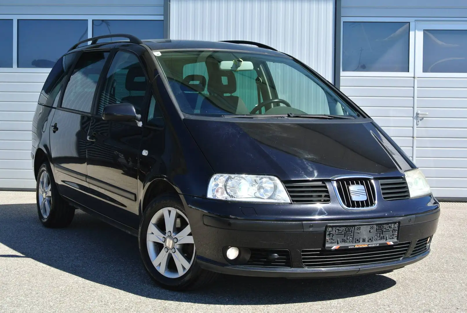 SEAT Alhambra 1.9 TDI * XENON * PDC * SHZ * AHK * Schwarz - 1
