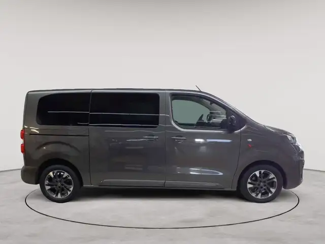 Opel Zafira view 3