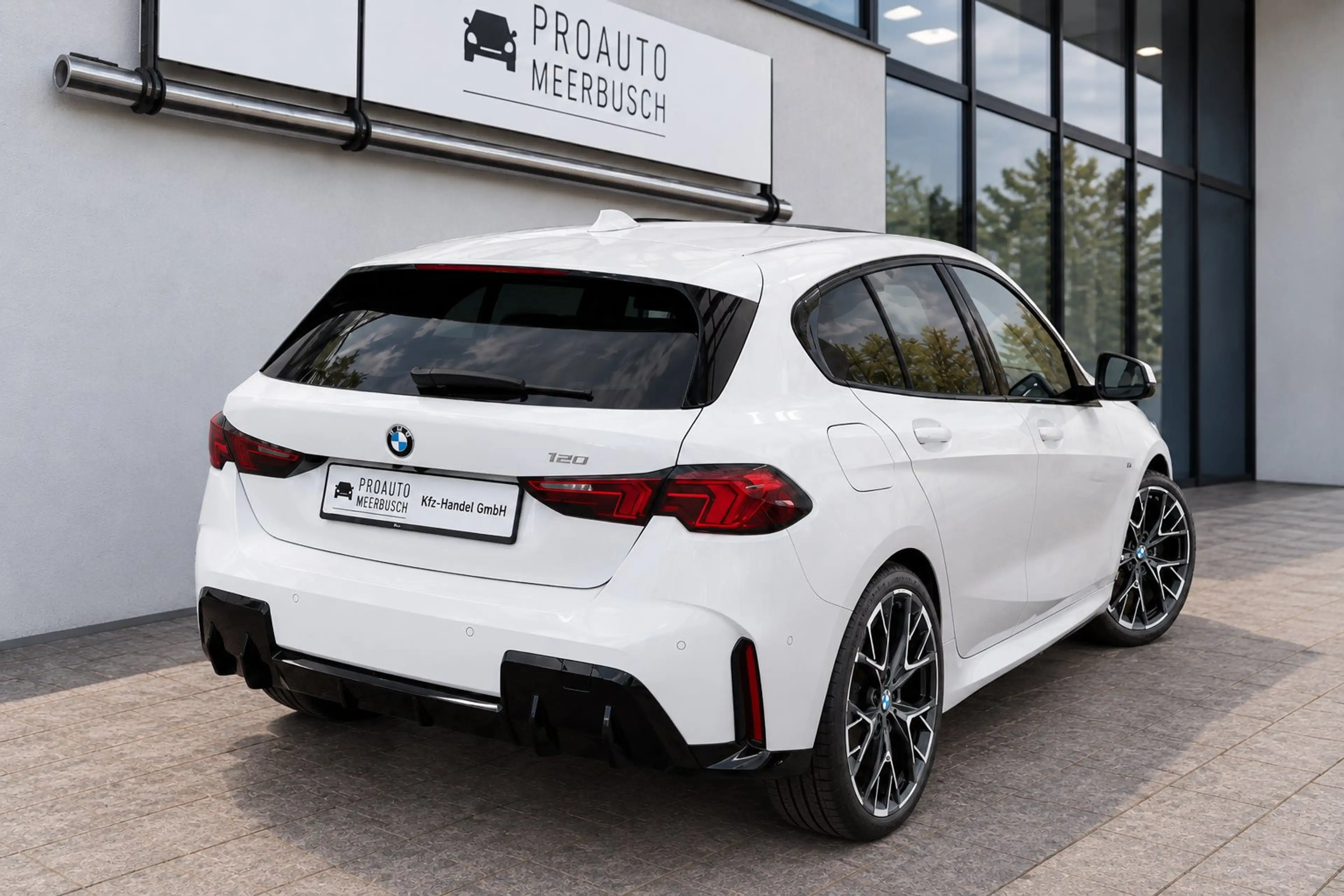 BMW 120 M Sport PANO/HUD/ACC/360°/MMRY/H&K/ADAPTLED — photo 2