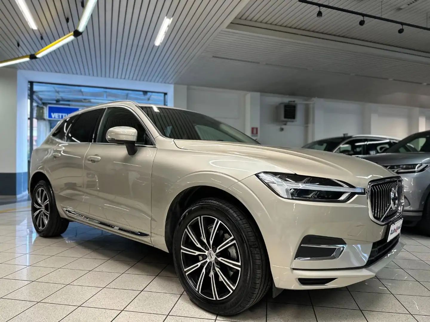 Volvo XC60 B4 (d) AWD Geartronic Inscription IVA ESP UNI PROP - 1