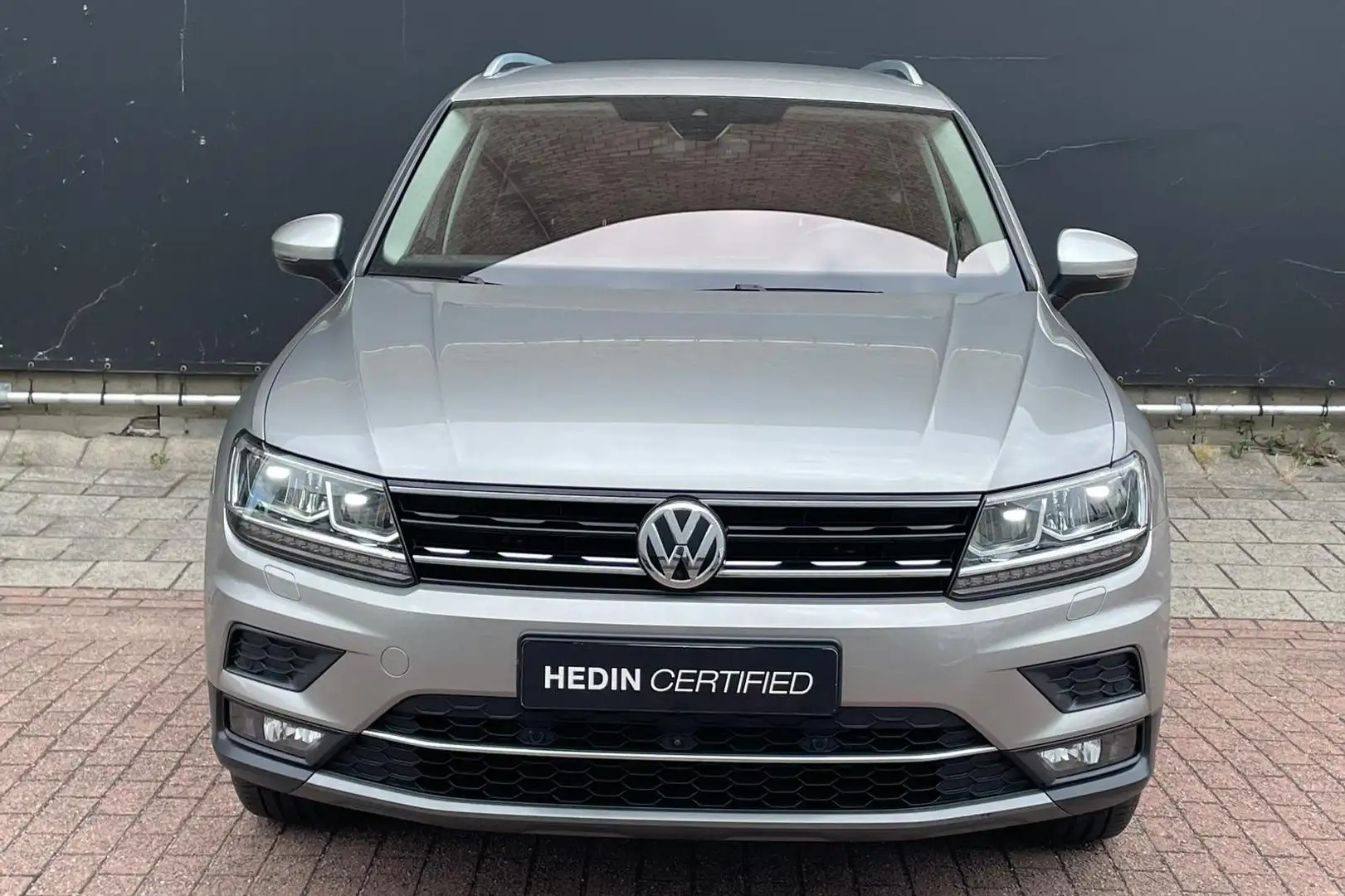 Volkswagen Tiguan 1.5 TSI R-Line | Automaat | Trekhaak | Adaptief Cr Grijs - 2