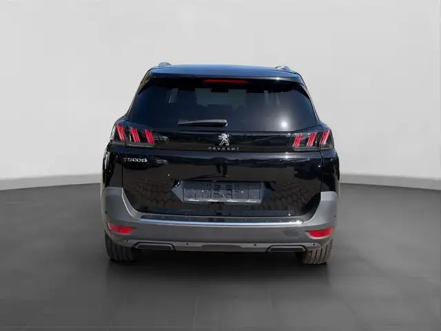 Peugeot 5008 view 4