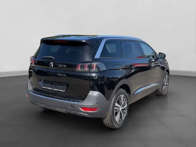 Peugeot 5008 view 5