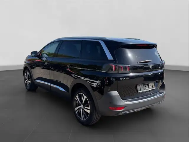 Peugeot 5008 view 3