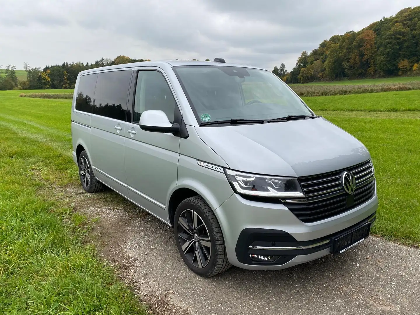 Volkswagen T6.1 Multivan VW Multivan VW T6.1 Multivan Generation Six 2.0 TDI DSG 204 PS | DCC | Discover Pro | AHK | 18" | Kleinbus Silber - 1
