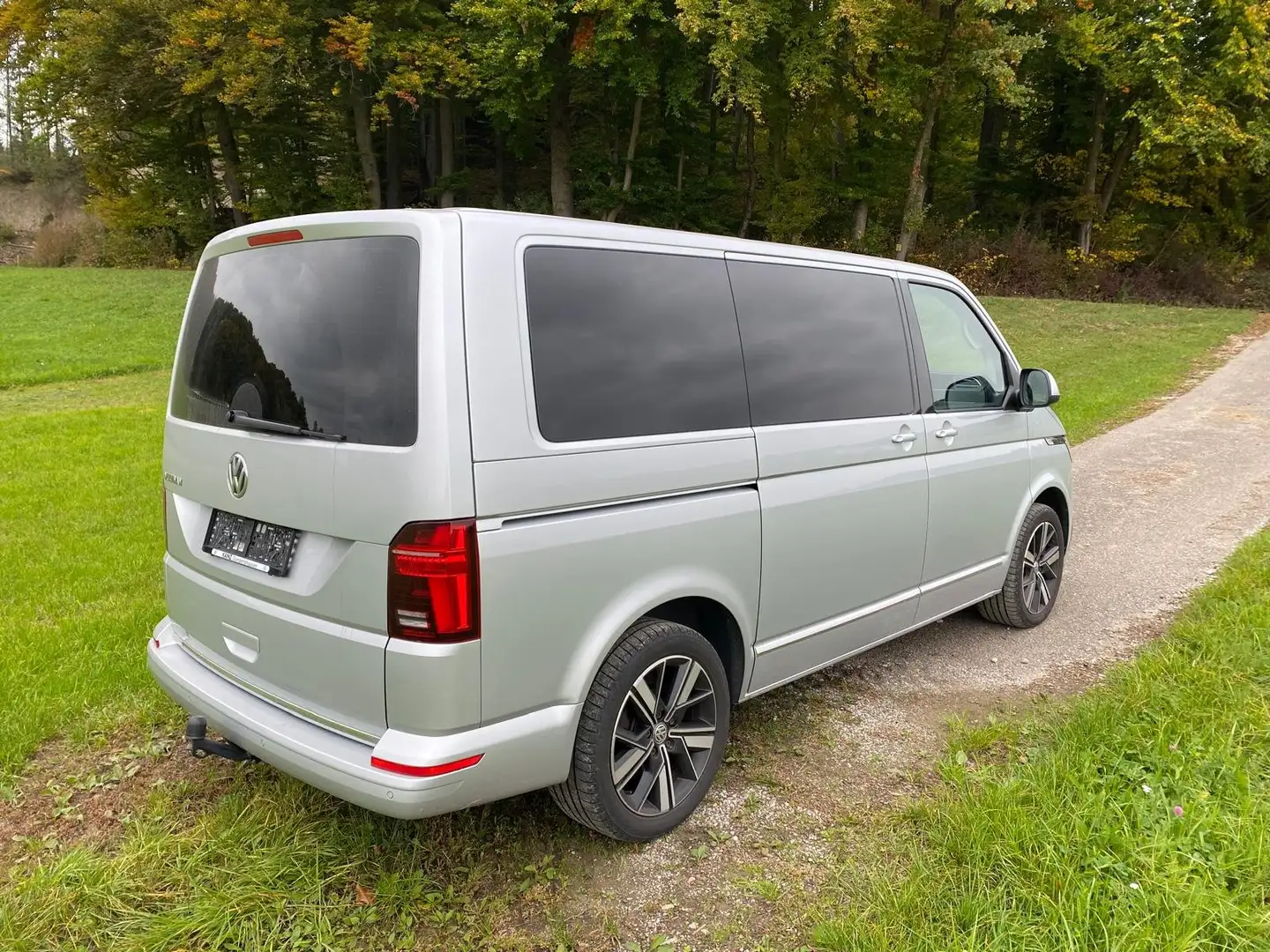 Volkswagen T6 Multivan Multivan Comfortline 2,0 TDI DSG Comfortline Silber - 2