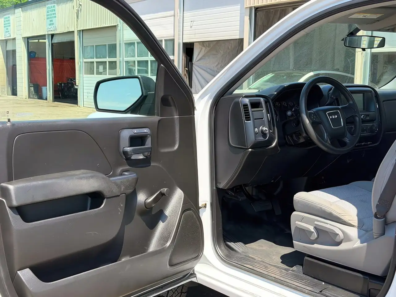 GMC Sierra 1500 снимка GMC Sierra 1500