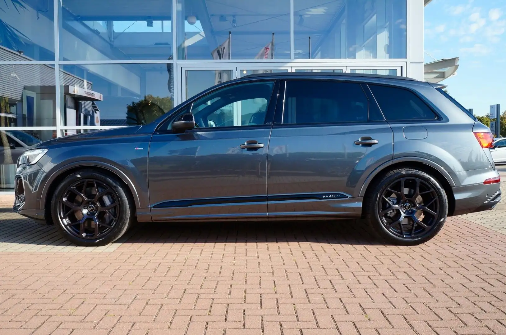 Audi Q7 S line 55 TFSIe Pano,AHK,Raute,HuD,Laser,360° Grau - 2