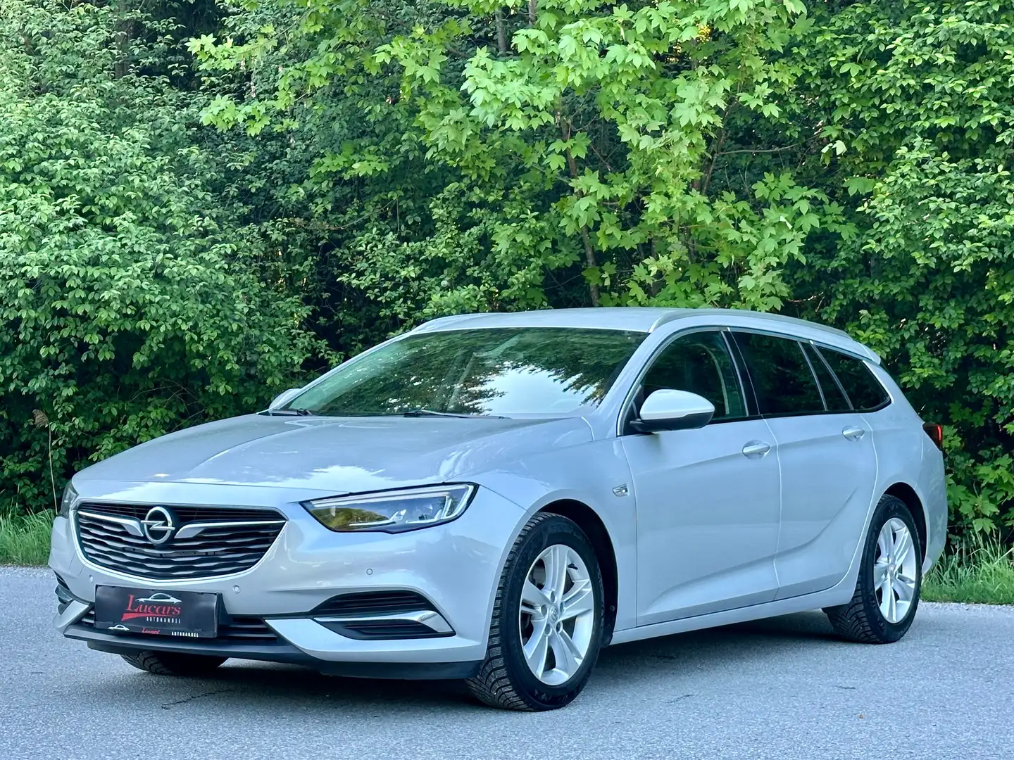 Opel Insignia Innovation 4x4 2,0 CDTI SportsT. *MPRO*AHK*ALLRAD* Silber - 1