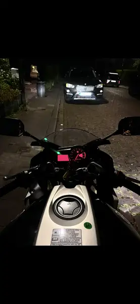 Yamaha YZF-R125 - foto 2