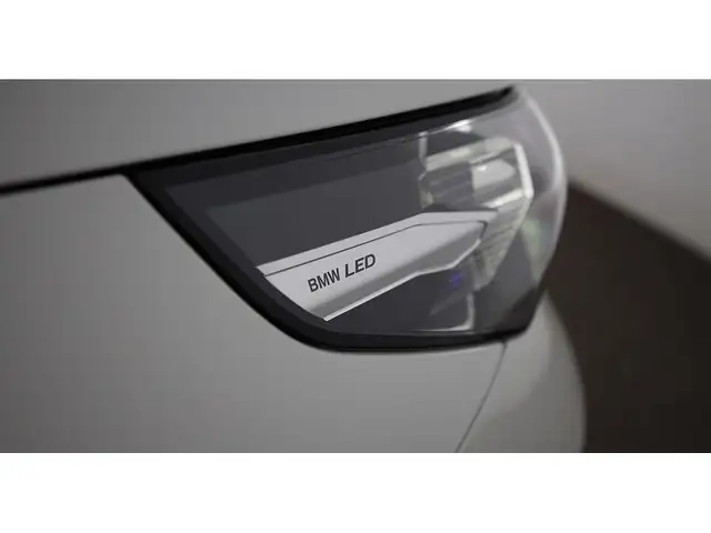 BMW 530 e Limousine Aut LED LEDER NAVI R-CAM SITZHZG Ansicht 11