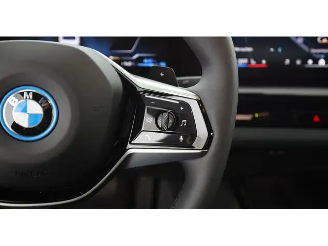 BMW 530 e Limousine Aut LED LEDER NAVI R-CAM SITZHZG Ansicht 21