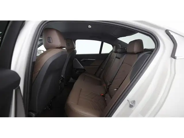 BMW 530 e Limousine Aut LED LEDER NAVI R-CAM SITZHZG Ansicht 26