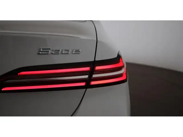 BMW 530 e Limousine Aut LED LEDER NAVI R-CAM SITZHZG Ansicht 9