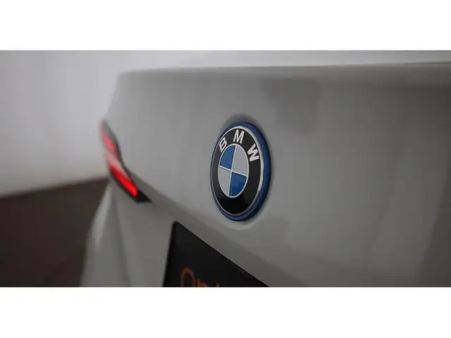 BMW 530 e Limousine Aut LED LEDER NAVI R-CAM SITZHZG Ansicht 8