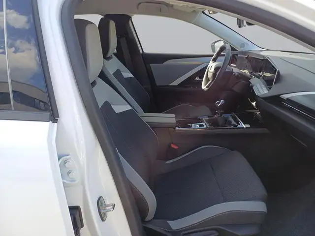 Opel Astra view 11