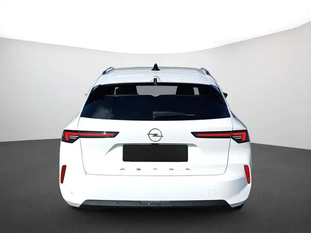 Opel Astra view 3
