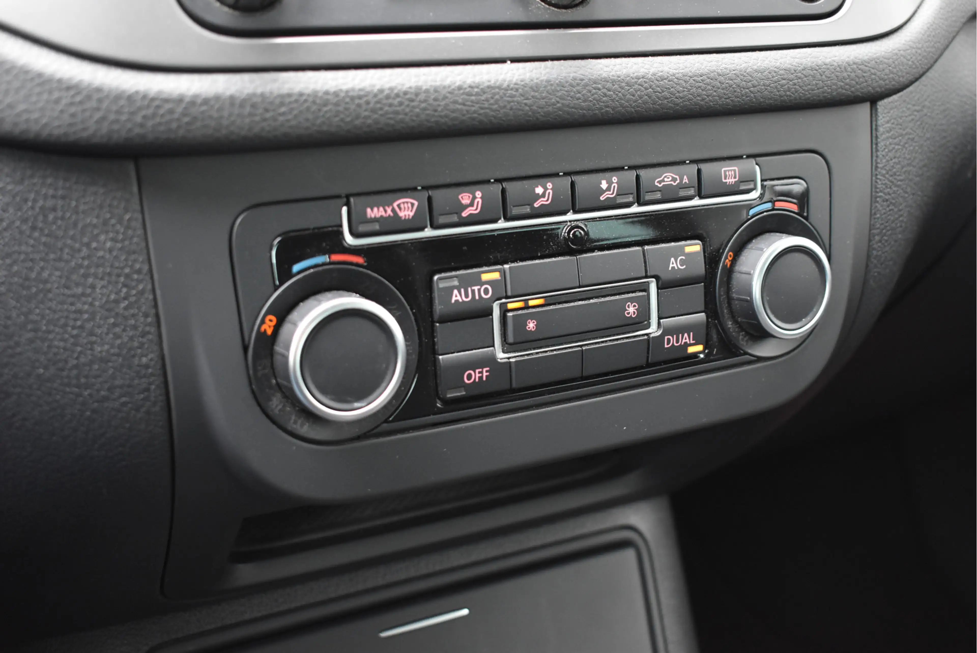 Volkswagen Tiguan 1.4 TSI Sport&Style Cruise control, Trekhaak, NL a — photo 10
