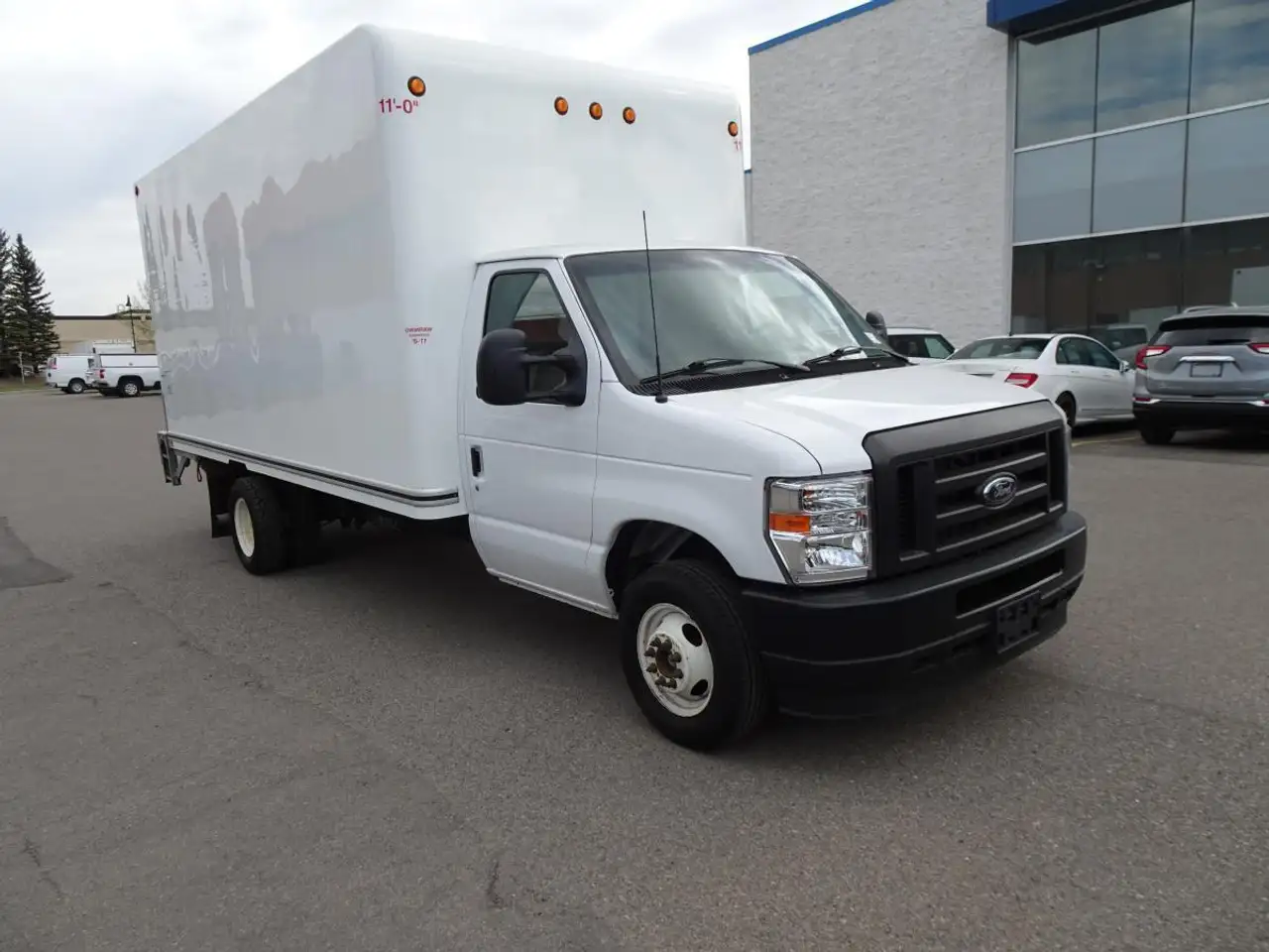 Ford E-450 снимка Ford E-450