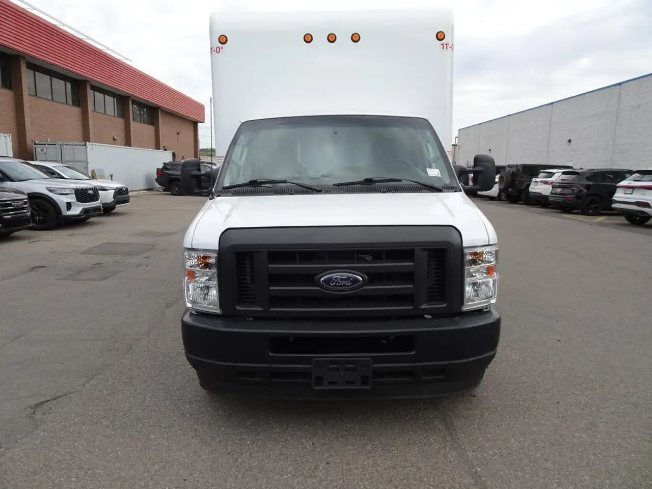 Ford E-450 снимка Ford E-450