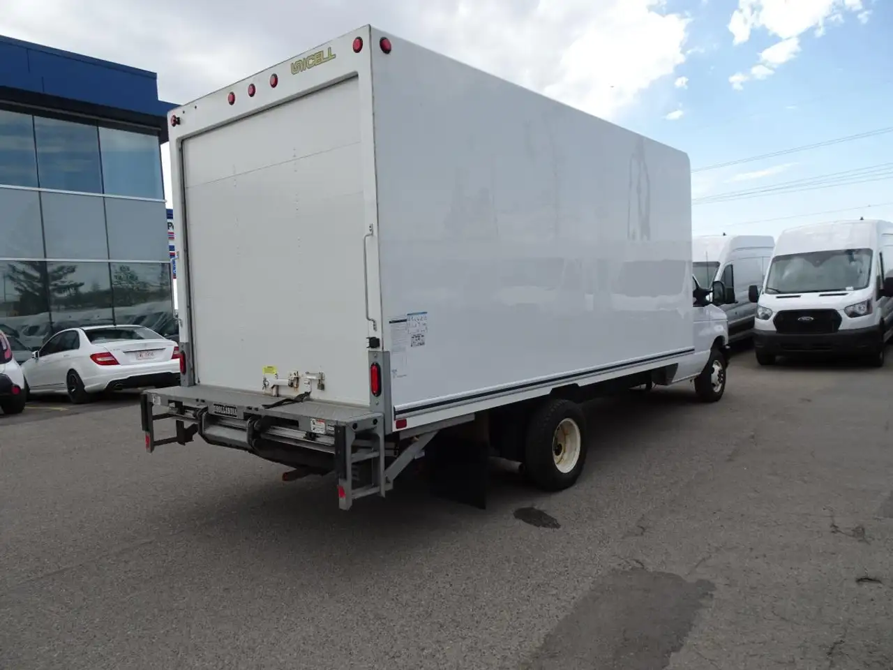 Ford E-450 снимка Ford E-450