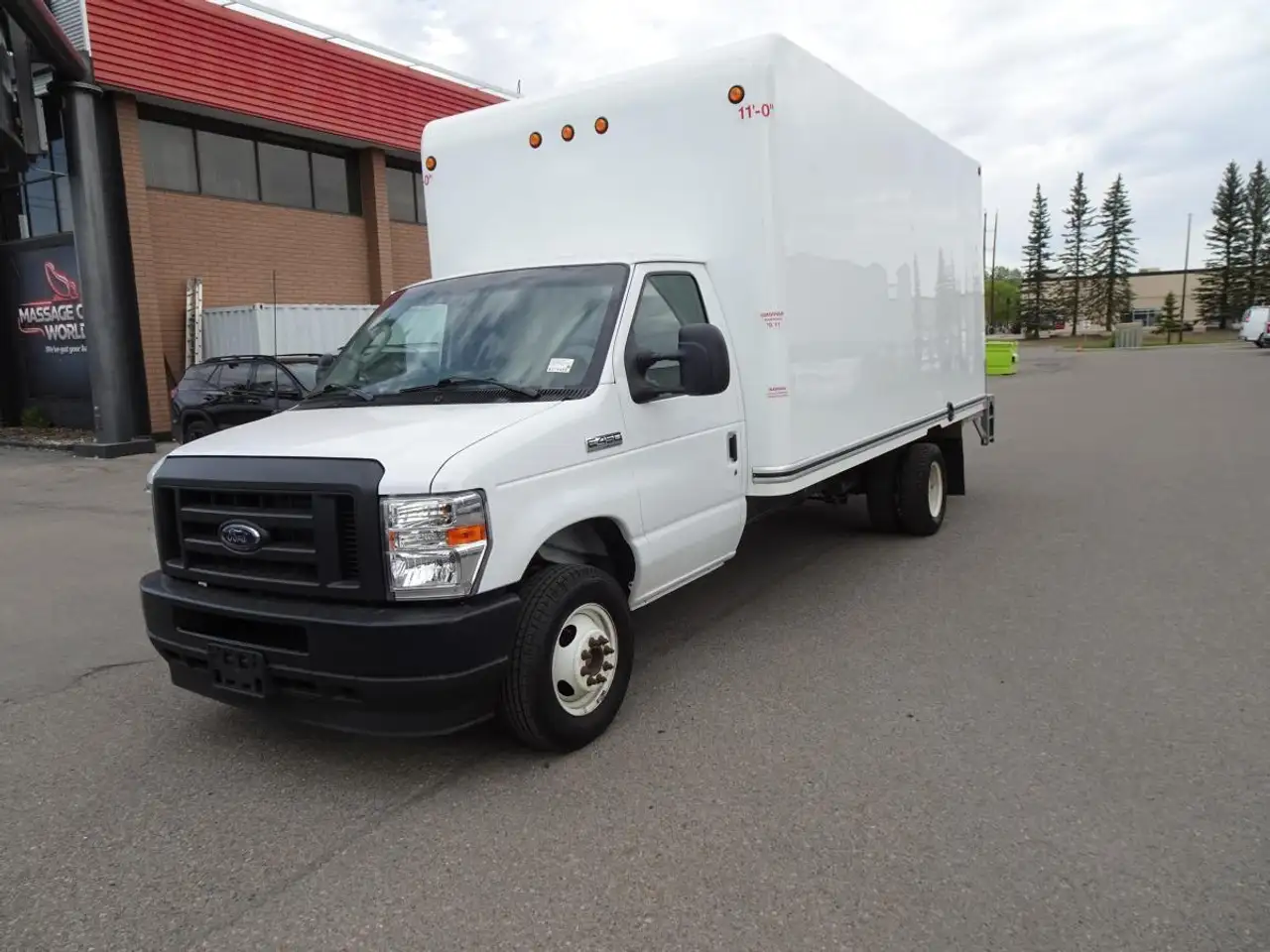 Ford E-450 снимка Ford E-450