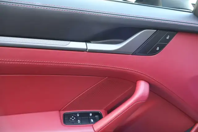 Porsche 992 view 14