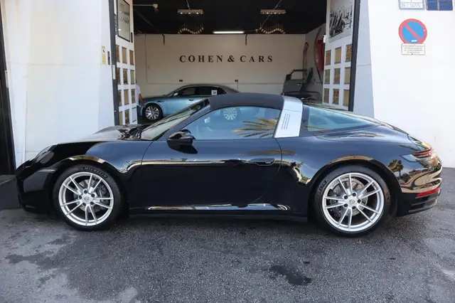 Porsche 992 view 11