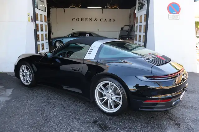 Porsche 992 view 10