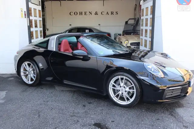 Porsche 992 view 5
