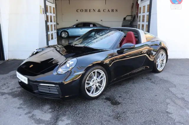 Porsche 992 view 3