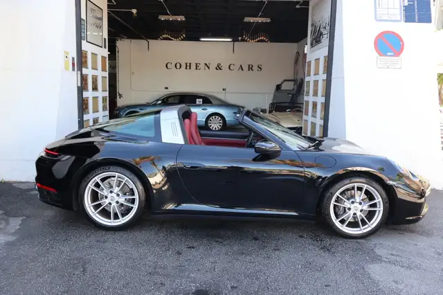 Porsche 992 view 6