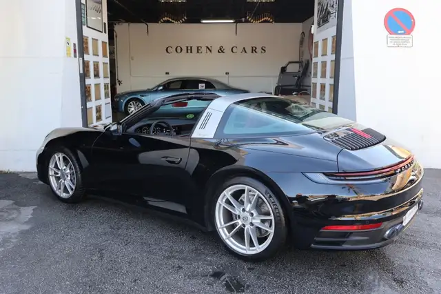 Porsche 992 view 9