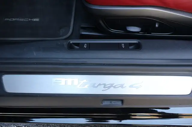 Porsche 992 view 15